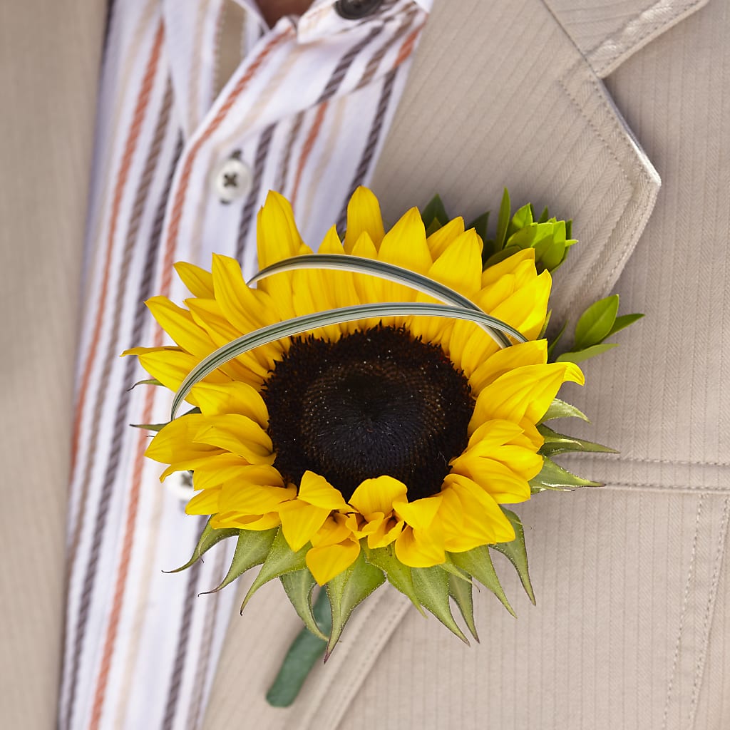 Free Spirit Boutonniere – THE FLORAL SHOP BY LOWE'S NURSERY, Morganton NC