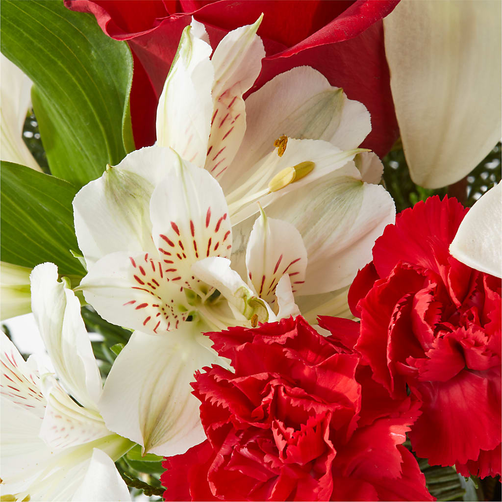 Holiday Season Bouquet – THE FLORAL SHOP BY LOWE'S NURSERY, Morganton NC