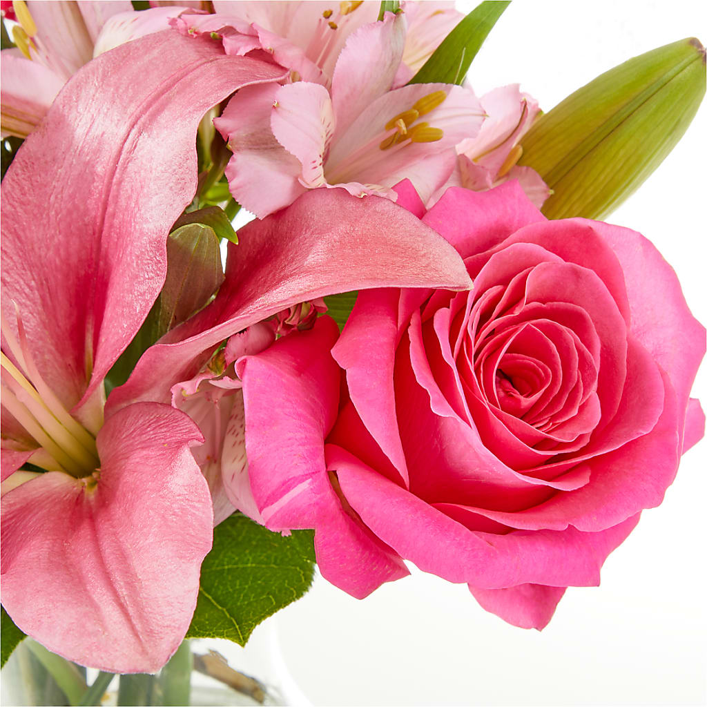 Lots of Love Bouquet – THE FLORAL SHOP BY LOWE'S NURSERY, Morganton NC